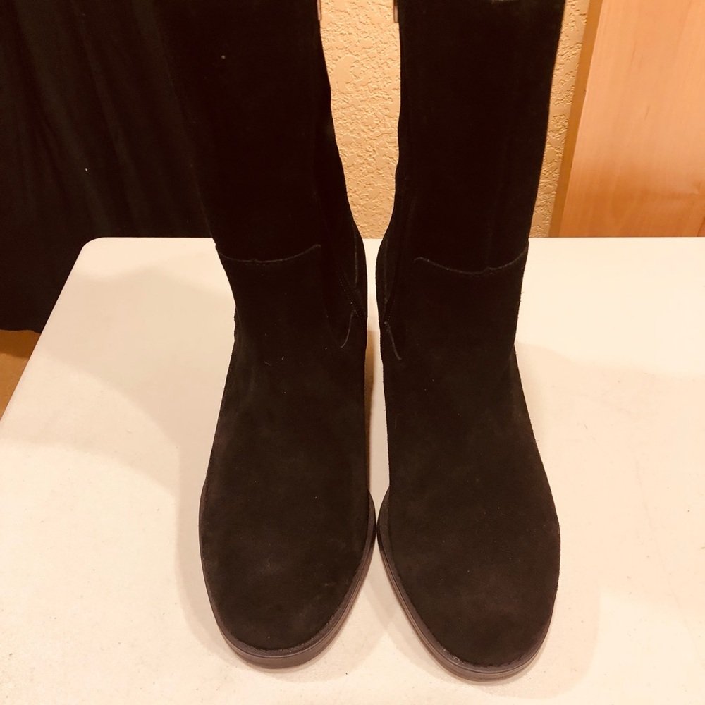 Vince Camuto Zelcinna black suede boot 6 W